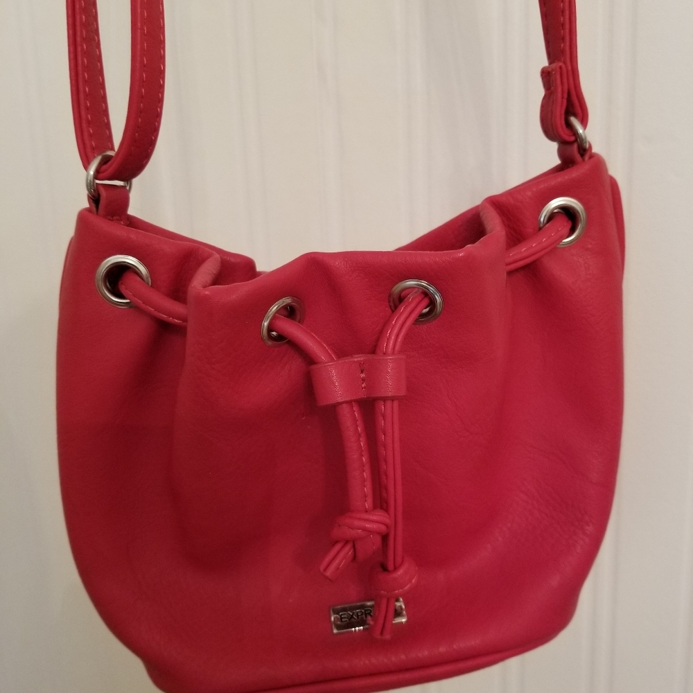Express Red Handbag - Picture 2 of 6